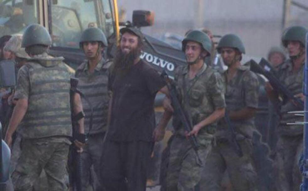 Turkish Authorities Detain ISIS Militants Fleeing From Tel Abyad, June 2015