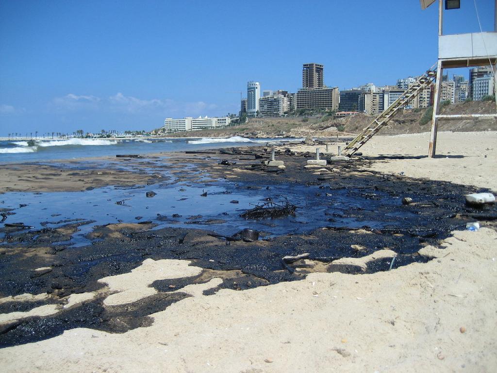 Oil from the bombed power plant of Jieh contaminating the beaches of Beirut