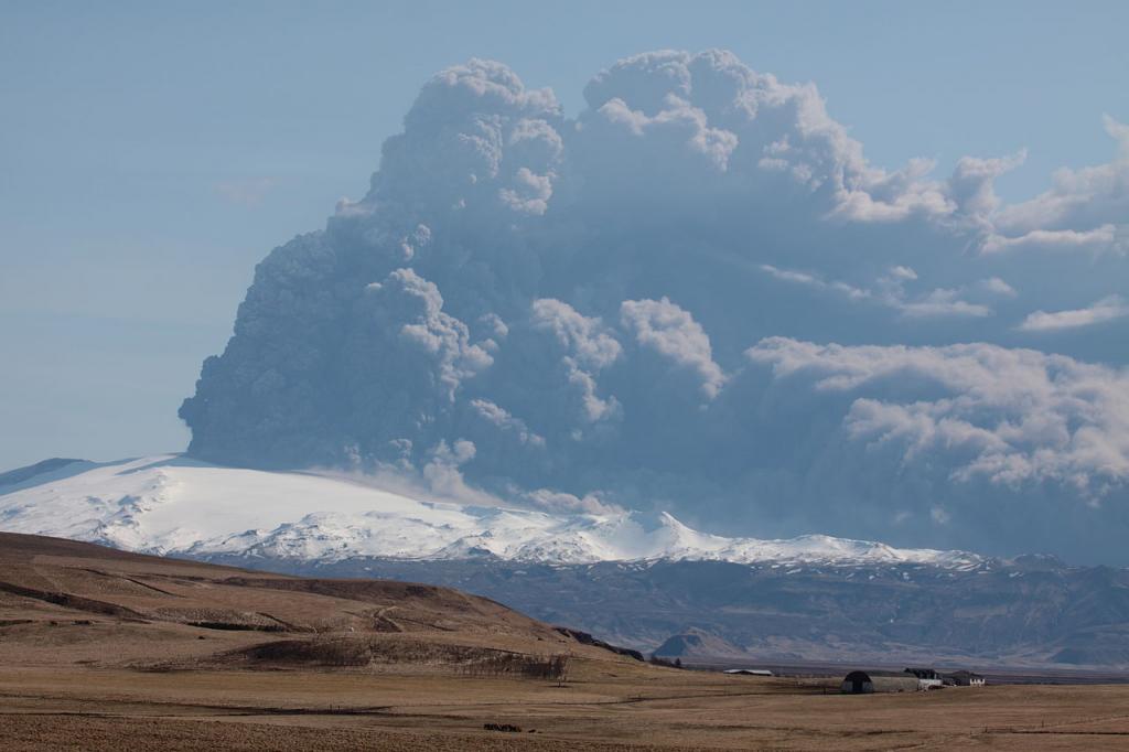 Eyjafjallajökull Eruption, Iceland, Apr 2010