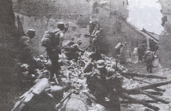 Chinese Troops in House to House Fighting, Battle of Tai'erzhuang, China, Spring 1937