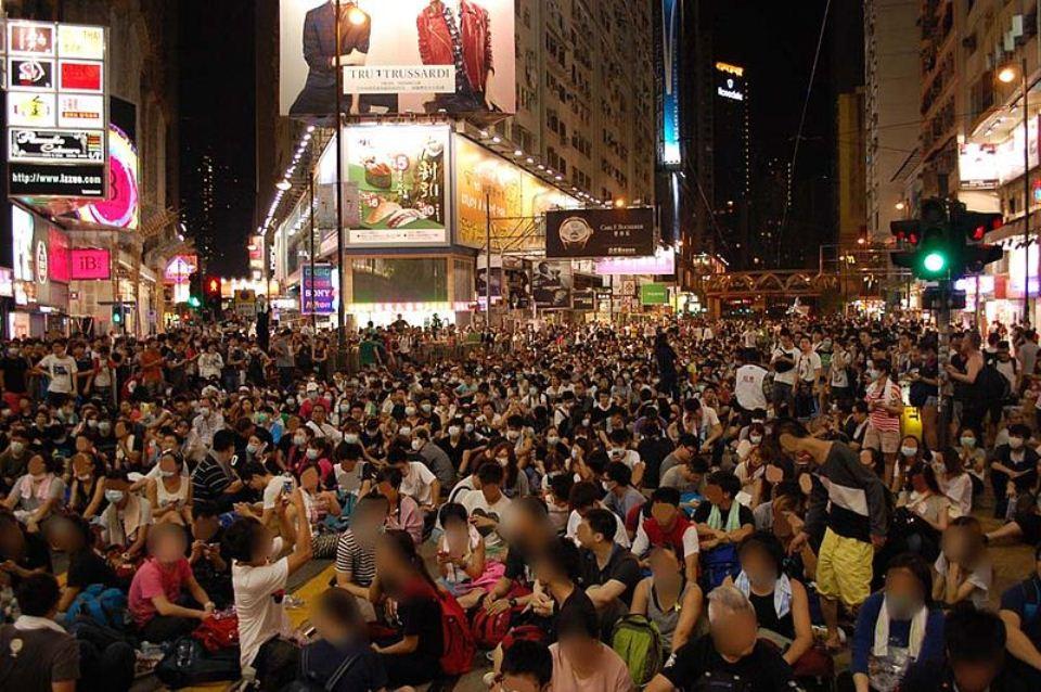 Hong Kong OCLP Protester Sit-in on Hennessey Road, September 2014