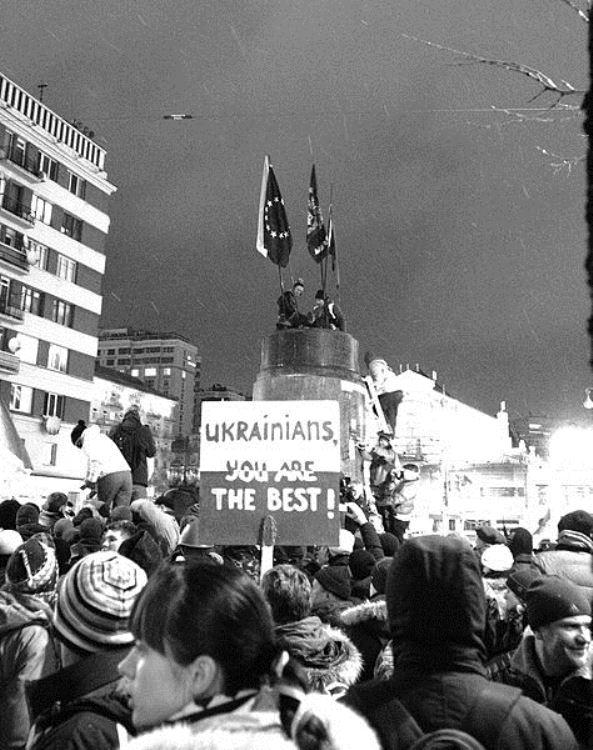 Ukrainian Protesters Destroy Lenin Statue, Kiev, December 2013