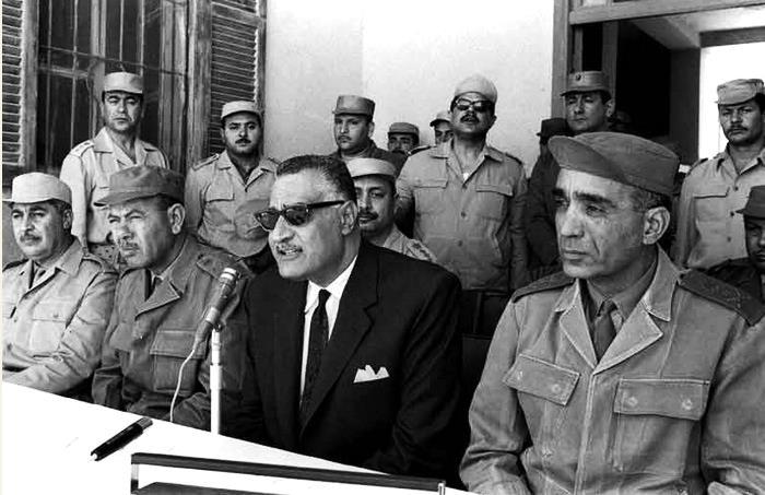 Nasser addressing troops