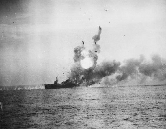 USS St. Lo Endures Kamikaze Hit, Battle of Leyte Gulf, October 1944