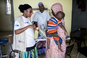 A mother recieving a hygiene kit, after her child was discharged from a nutrition clinic