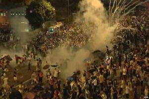 Hong Kong Occupy Protesters Face Police Teargas, September 2014