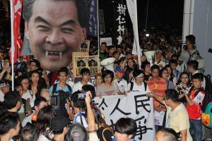 Hong Kong Students Hoist Banner of Chief Executive Leung as Demon, September 2014