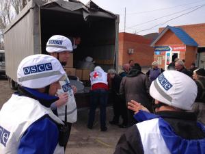 OSCE Monitors Delivering Aid