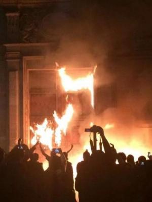 Mexico's Palacio Nacional Attacked by Protesters, November 2014