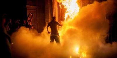 Mexico's Palacio Nacional Attacked by Protesters, November 2014